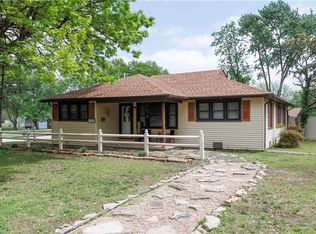 1320 N 5th St, Neodesha, KS 66757