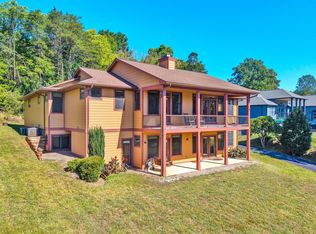 209 Park Shores Cir, Moneta, VA 24121