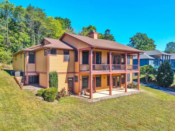 209 Park Shores Cir, Moneta, VA 24121