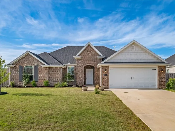 302 S Emerald Woods Run, Farmington, AR 72730
