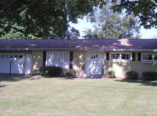 21 Meadowbrook Dr, Hadley, MA 01035