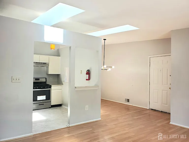 133 Rachel Ct — Photo 5