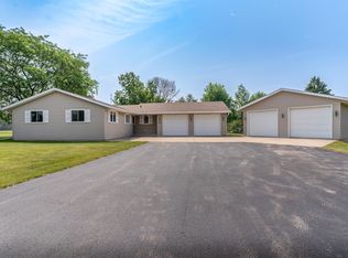 5090 Church Rd, New Franken, WI 54229