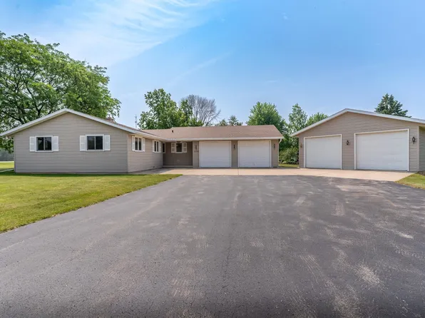 5090 Church Rd, New Franken, WI 54229