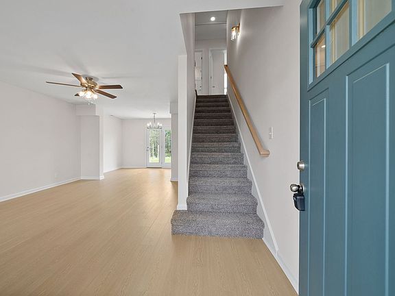 3rd image of 141 Quarry Ridge Rd