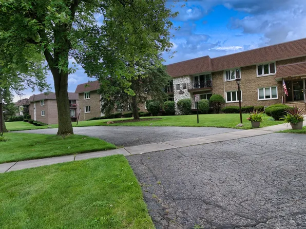 200 S Dee Rd APT 2F, Park Ridge, IL 60068