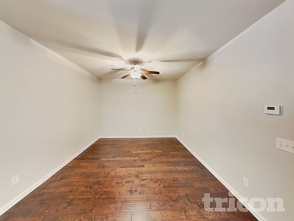 3rd image of 115 Hickory Station Ln