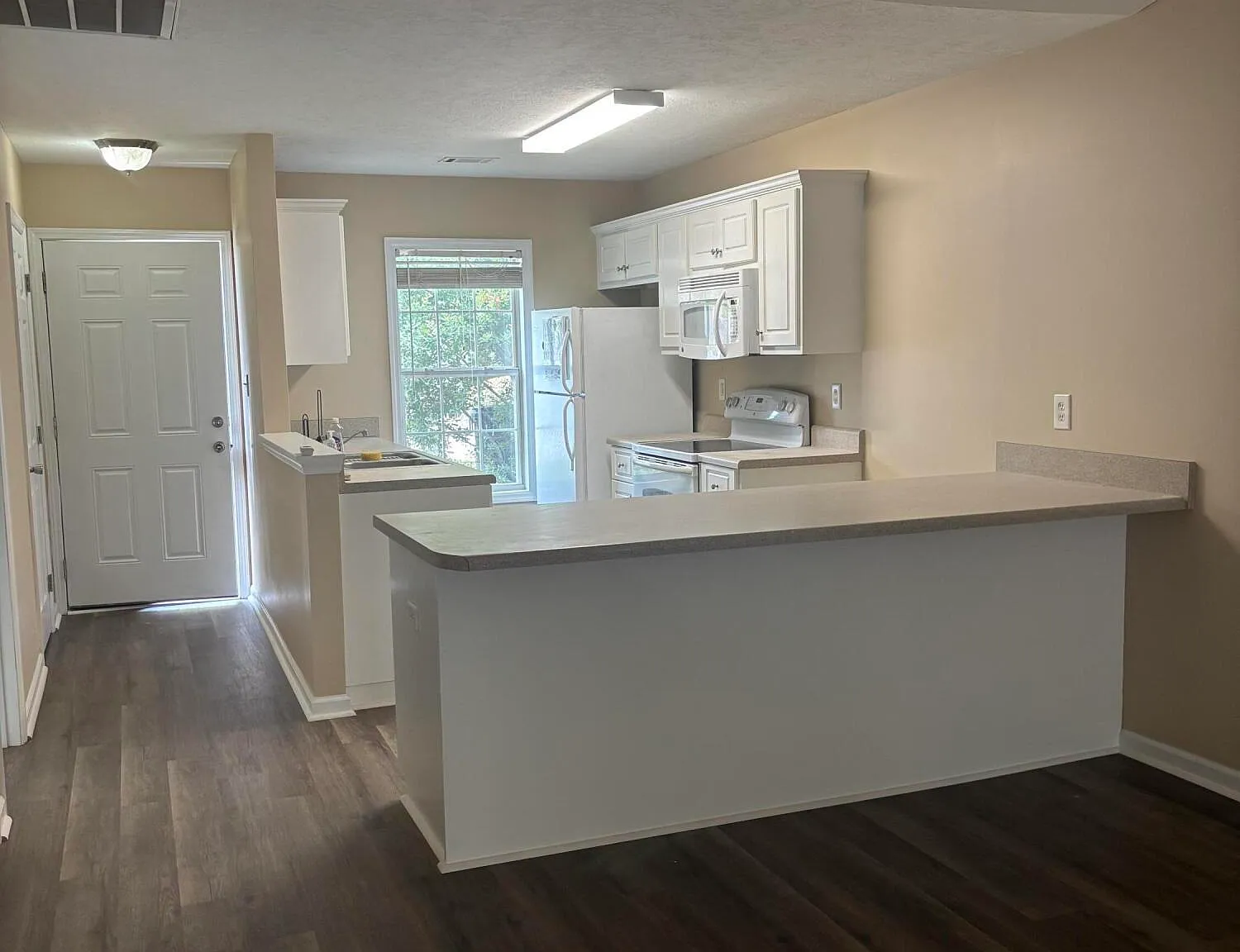 2 bed, 2.0 bath, 1092 sqft, $1,225 — Photo 3