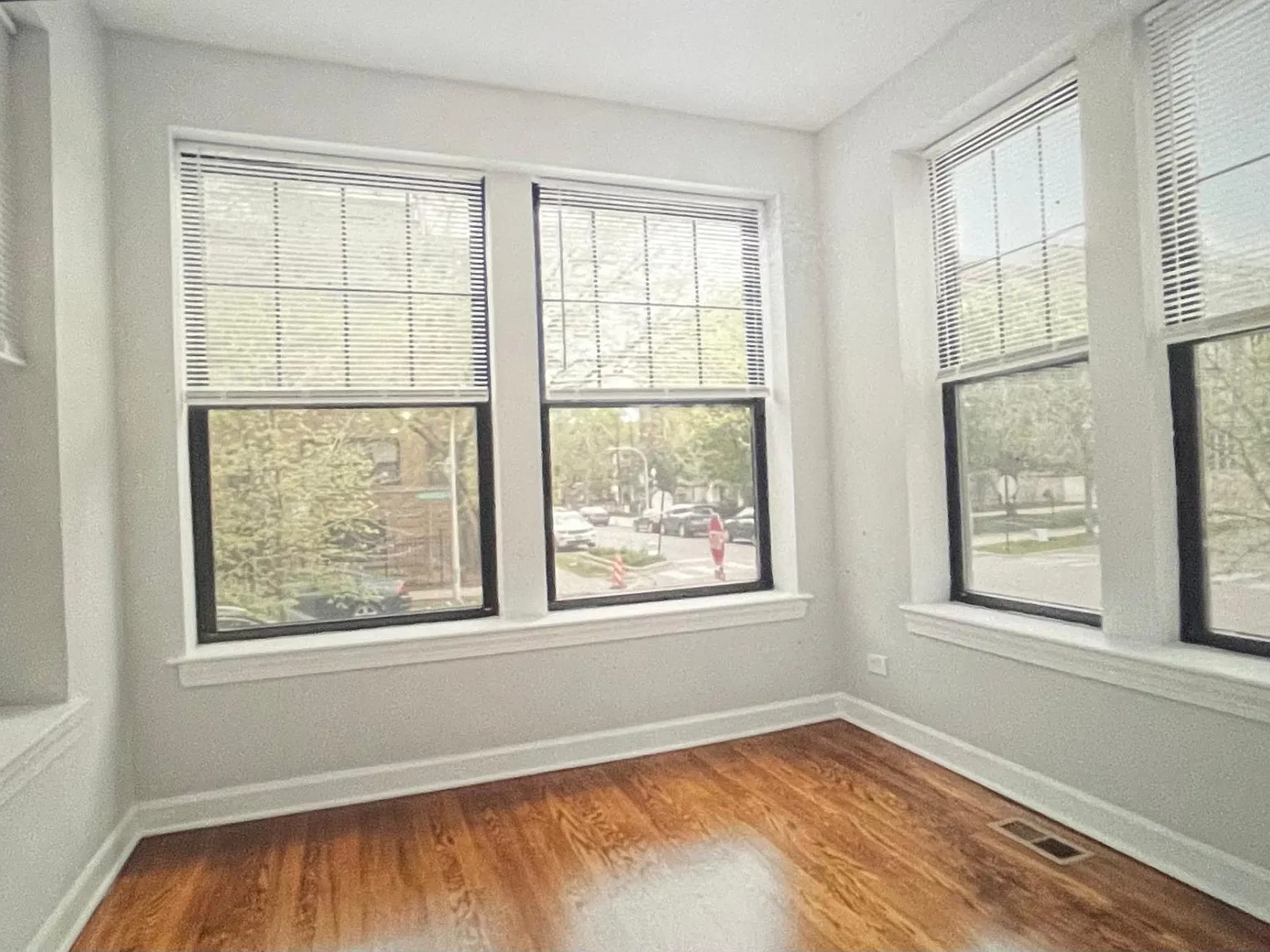 4 bed, 1.5 bath, 1300 sqft, $2,850 — Photo 4