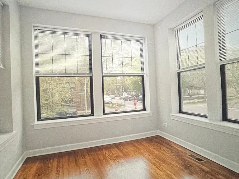 7700 N Marshfield Ave #2 — Photo 4