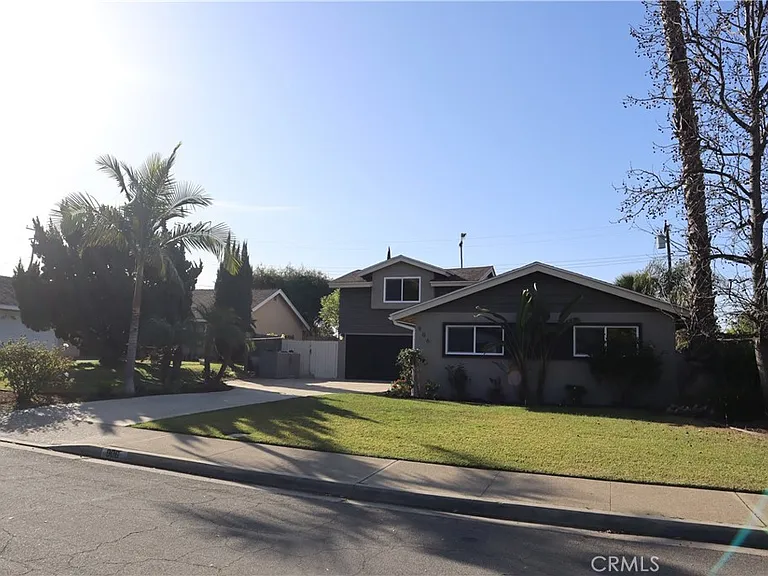 906 Majella Ave — Photo 4