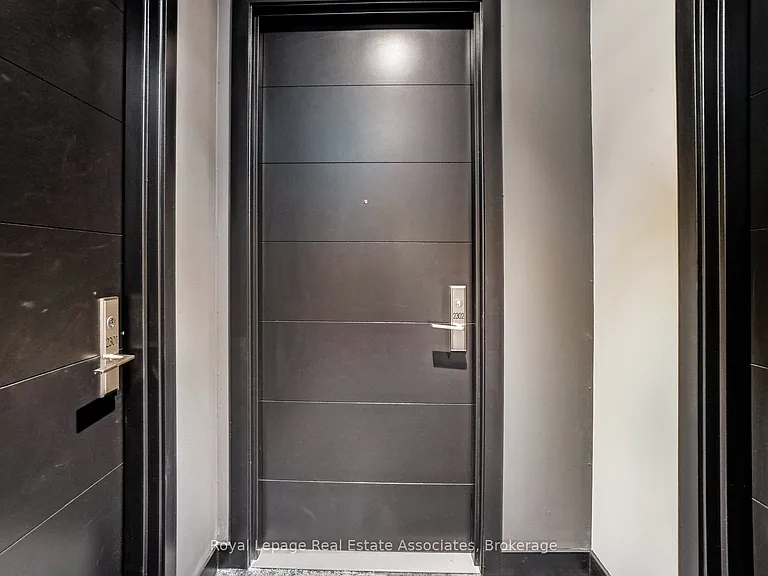 488 University Ave #2302 — Photo 4