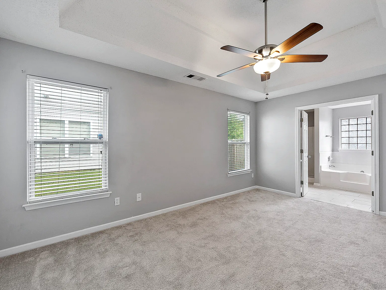 4 bed, 1853 sqft, $2,254 — Photo 4