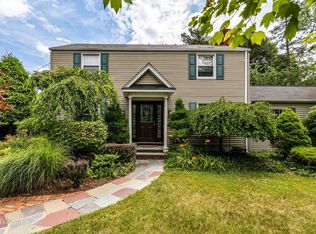 16 Orchard St, Glen Head, NY 11545