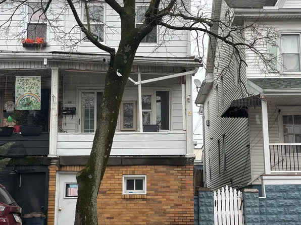 231 S Hickory St, Mount Carmel, PA 17851