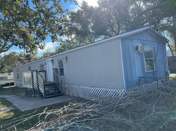 518 N Doughty St #A, Rockport, TX 78382