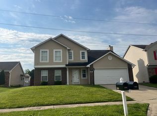 899 Lionshead Ln, Greenwood, IN 46143
