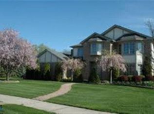 155 Partridge Dr, Troy, MI 48098