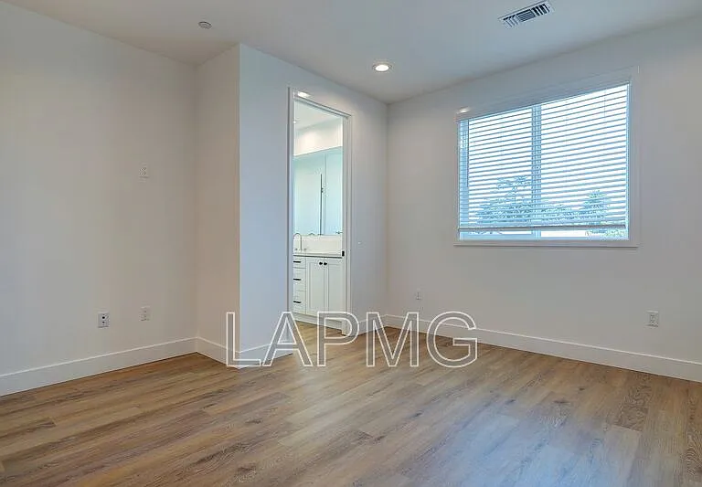 4507 Saturn St #1/2 — Photo 14