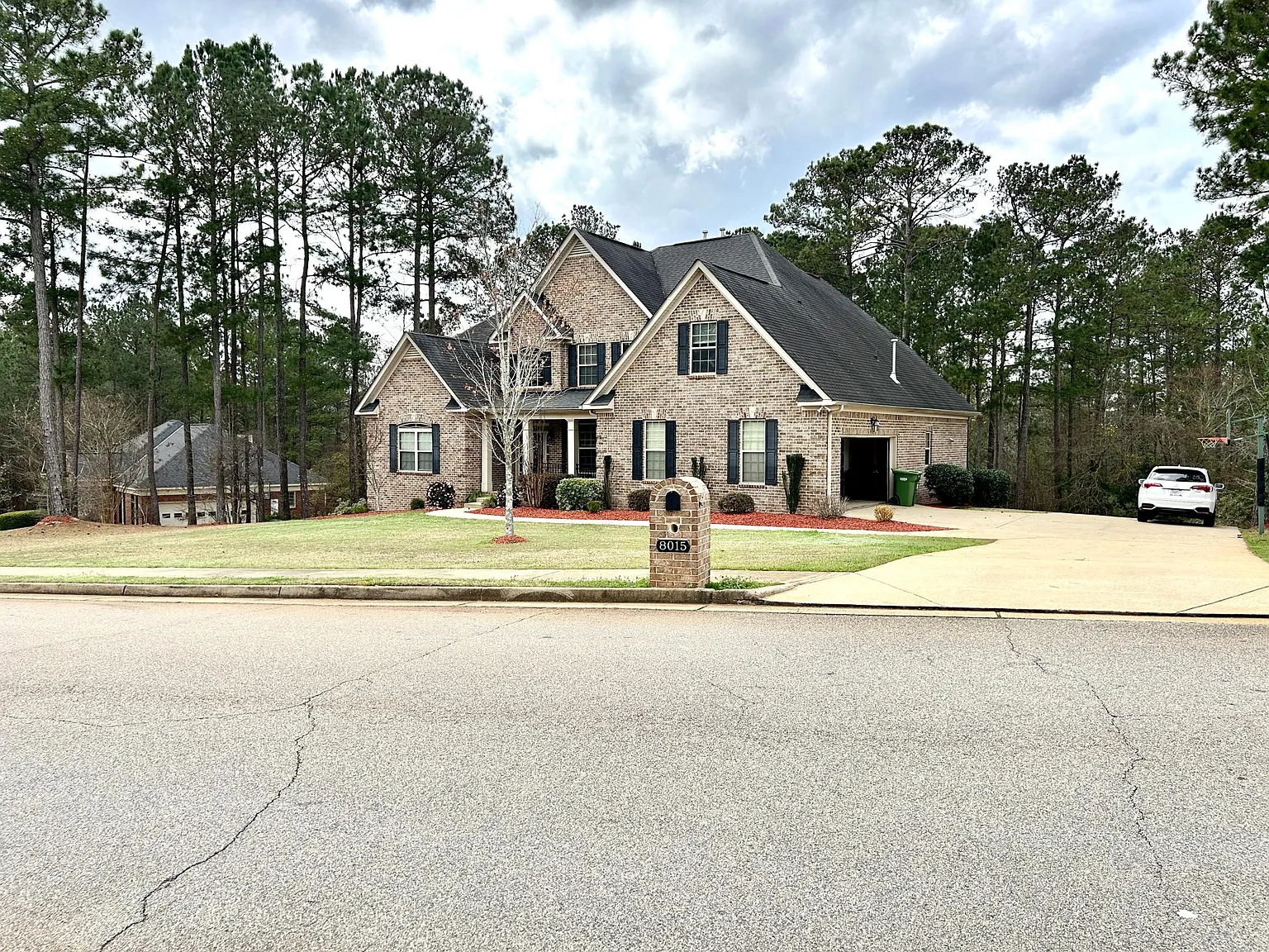 5 bed, 3800 sqft, $3,995 — Photo 4