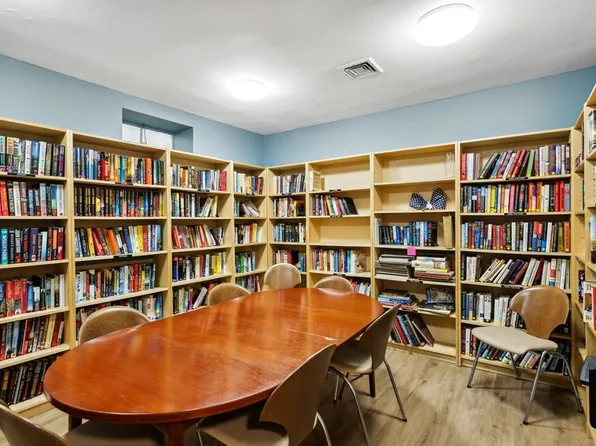 166-25 Powells Cove Boulevard image 32 of 40