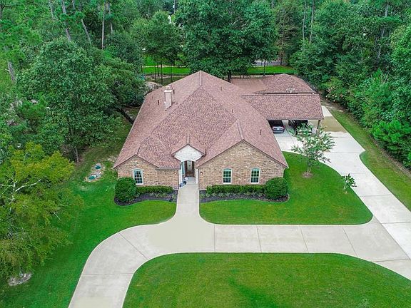 Situated on 1.02 Acre Lot in White Oak Estates