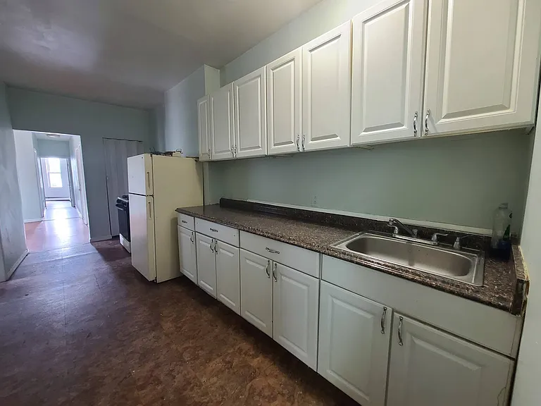 90 Chadwick Ave — Photo 2