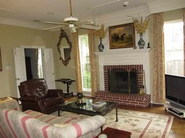 37 Sandelwood Trl, Beaumont, TX 77706