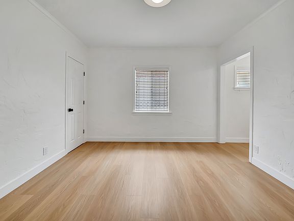 5th image of 546 S Beachwood Dr