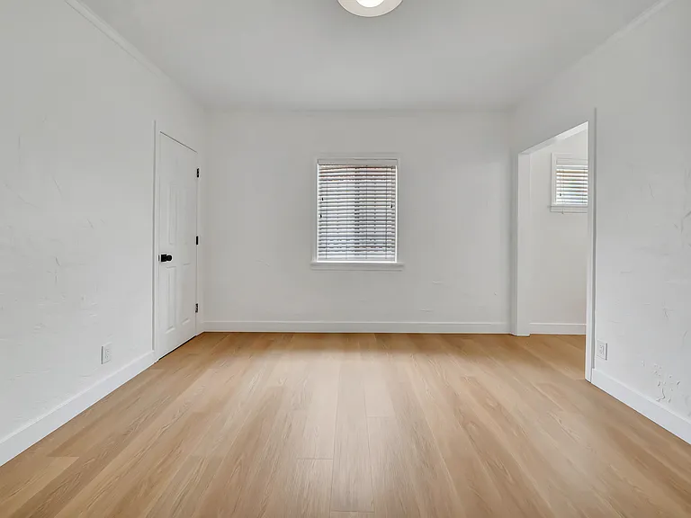 546 S Beachwood Dr — Photo 5