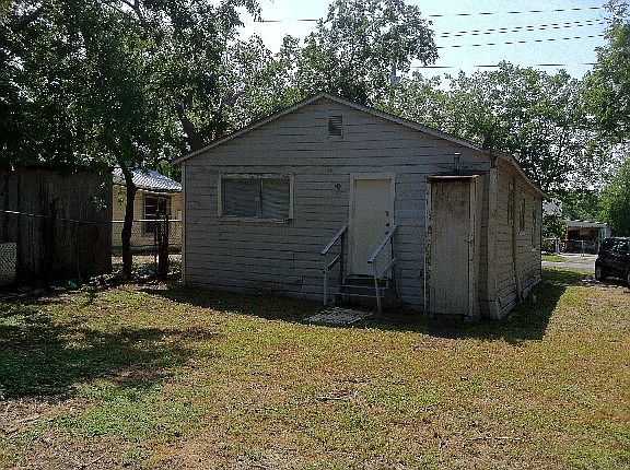 2nd image of 210 N San Joaquin Ave