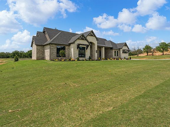 4th image of 1027 Estancia Blvd