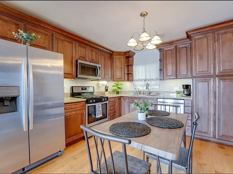 3280 Gillette St — Photo 5