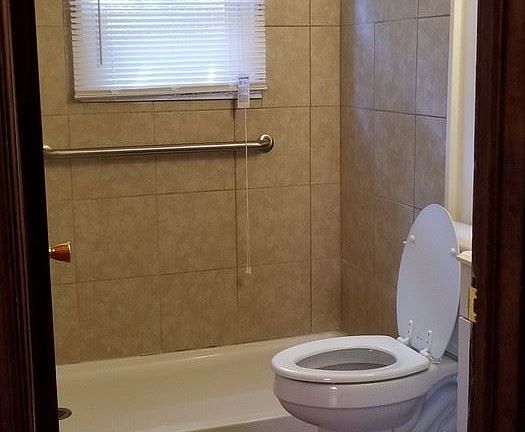 5th image of 201 E Ocean View Ave APT 5