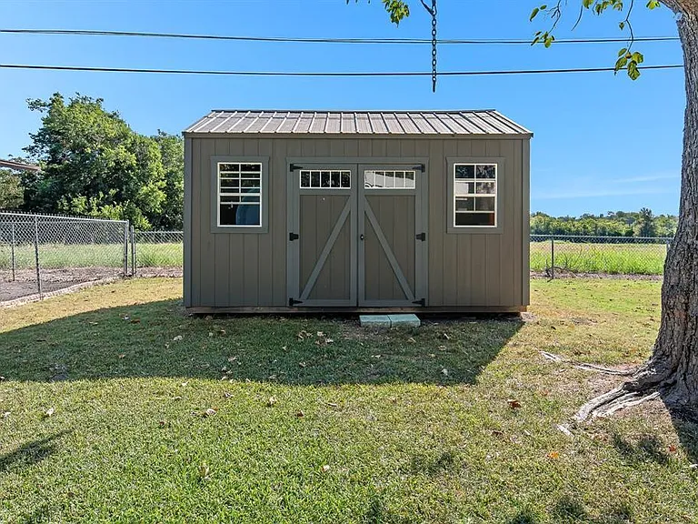 906 Debus Dr — Photo 13