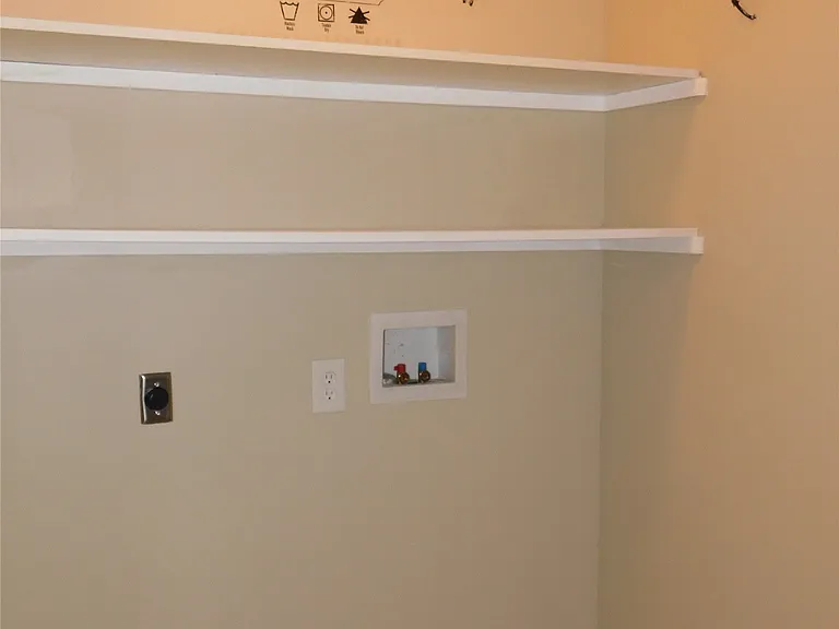 733 Gillespie St — Photo 21