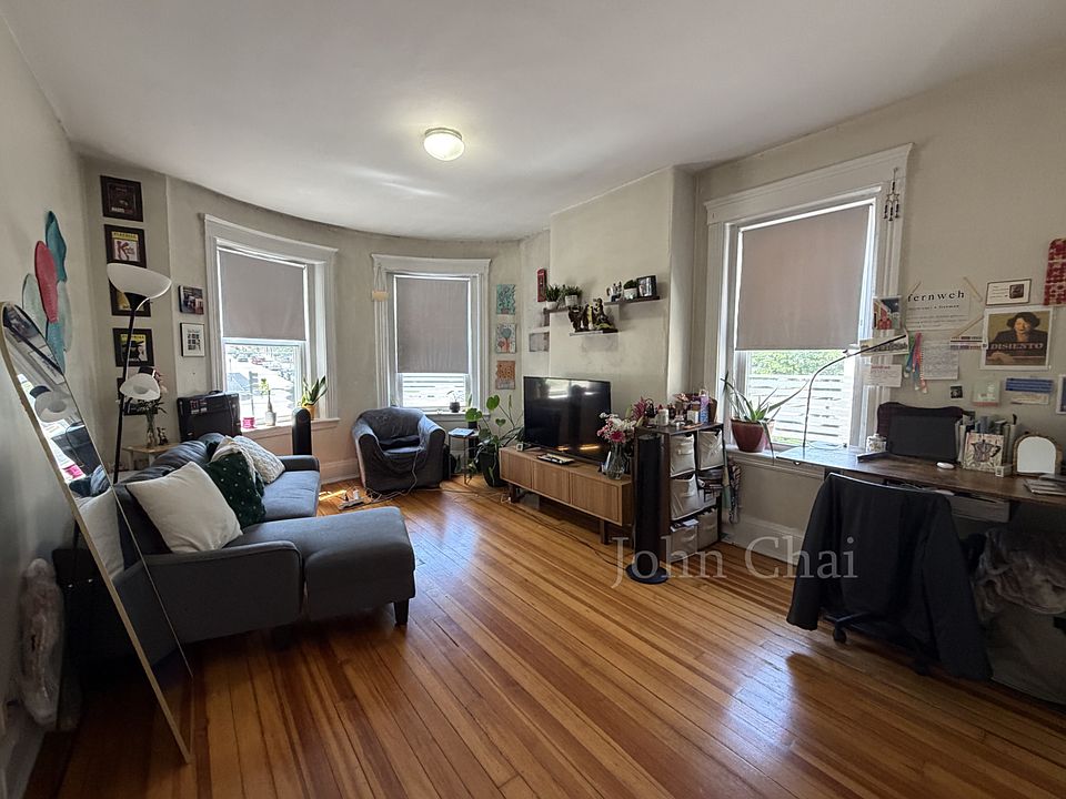 1st image of 1381 Commonwealth Ave APT 5
