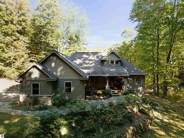 5400 Hidden Gables Dr, Traverse City, MI 49684