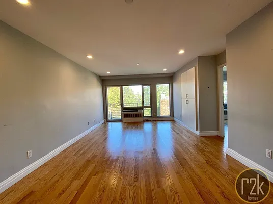 Rented by Realty 2000 Corp | media 24