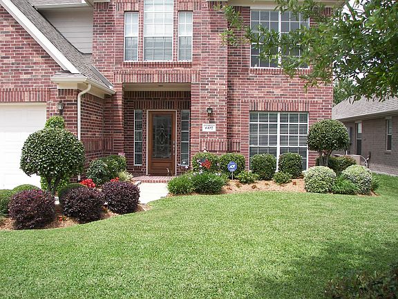 3rd image of 6107 Lacey Oak Dr