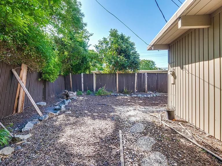 485 Emmons Dr — Photo 53