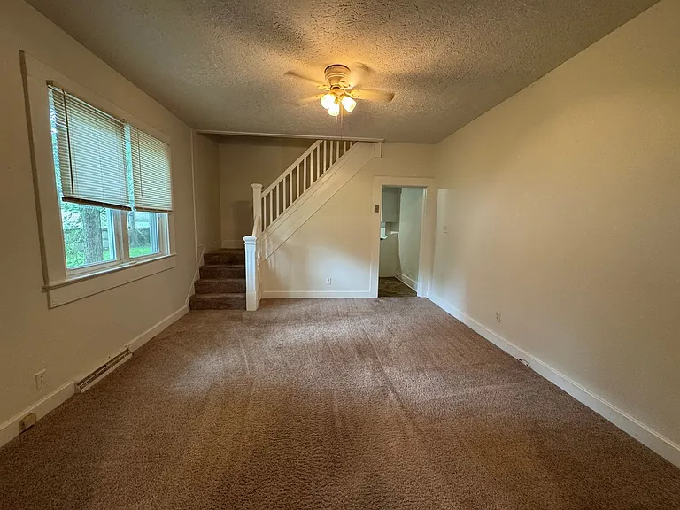 2346 Coyner Ave — Photo 5