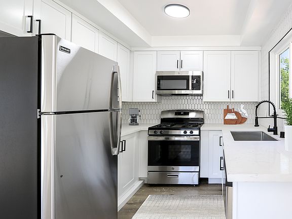 3rd image of 904 N Sierra Bonita Ave APT 1