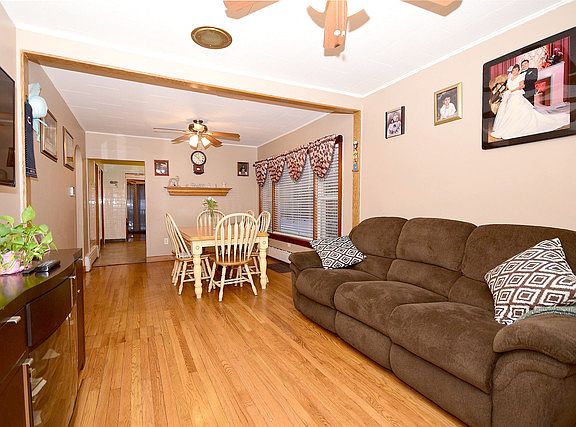 3rd image of 3301 N Oconto Ave