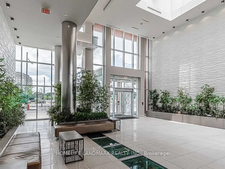 9608 Yonge St #303 — Photo 2