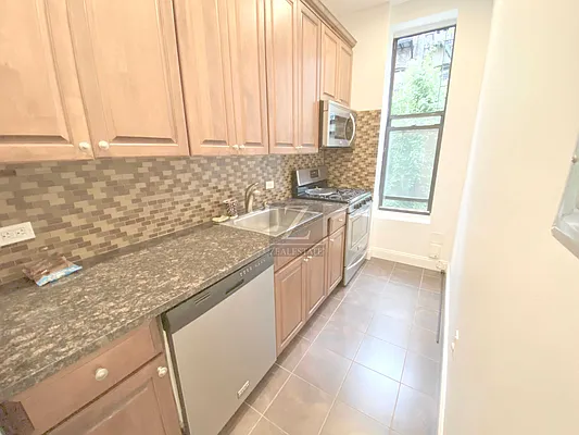 Rented by ZealEstate Group Inc | media 61