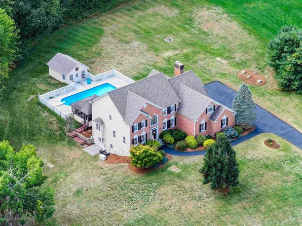11 New South Drive, Amherst, NH 03031