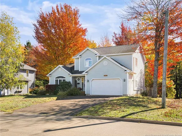 628 Clarence Cormier St, Dieppe, NB E1A 7T3