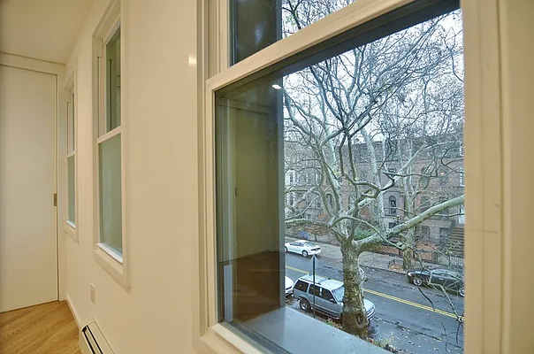 Rented by Park Property Advisors | media 11