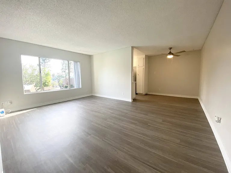Chateau Woodley Hart Apartments — Photo 21